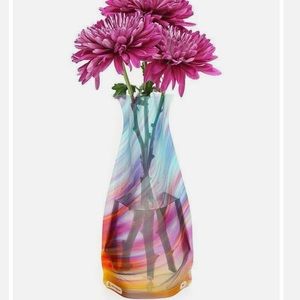 NWOT Modgy Expandable Vase